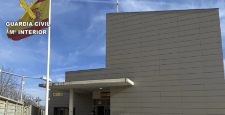 El vigilante de seguridad de una empresa sita en el Polígono Miralcampo de Azuqueca de Henares había avistado en el interior de la misma a tres personas que podrían estar cometiendo un robo